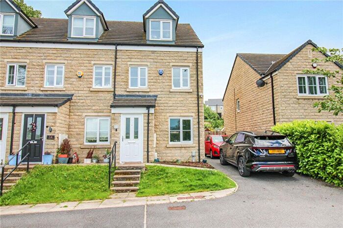 3 Bedroom End Of Terrace House For Sale In Little Cote View, Thackley, Bradford, West Yorkshire, BD10