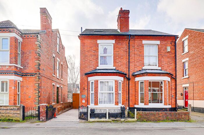 4 Bedroom Semi Detached House For Sale In Chestnut Grove, West Bridgford, NG2