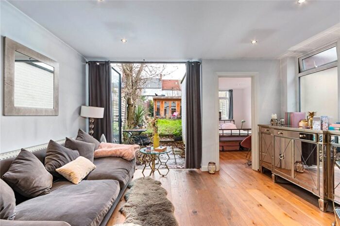 2 Bedroom Flat To Rent In Hebdon Road, London, SW17