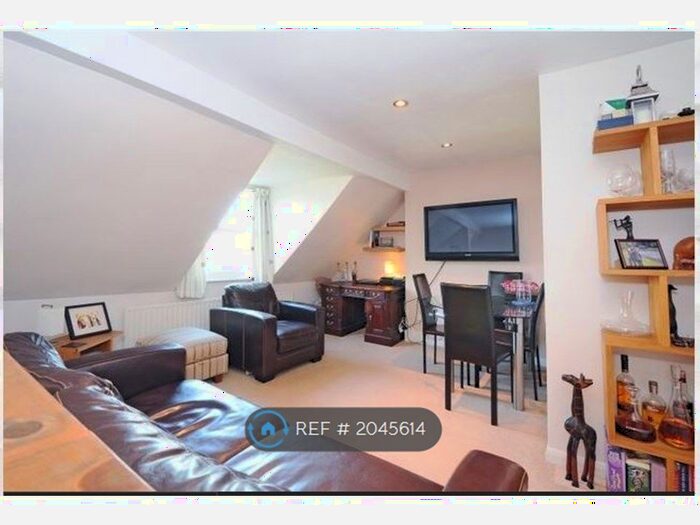 2 Bedroom Flat To Rent In Pepys Road, London, SE14