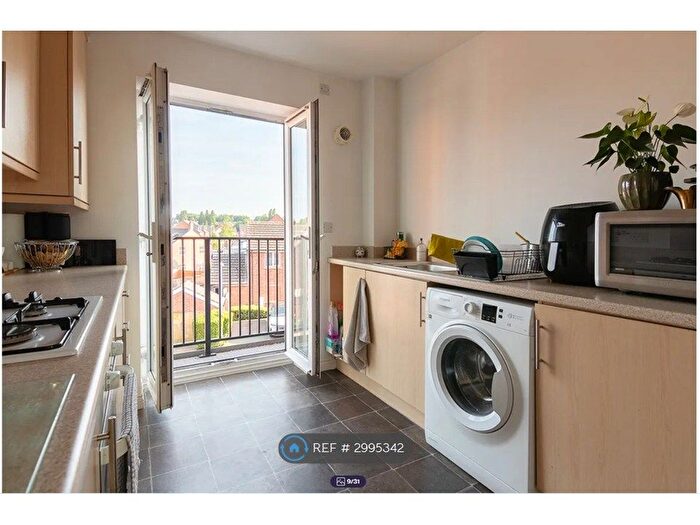 2 Bedroom Flat To Rent In Cape Hill, Smethwick, B66