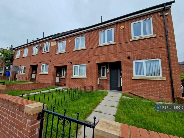 5 Bedroom End Of Terrace House To Rent In Charnley Mews, Whitefield, Manchester, M45