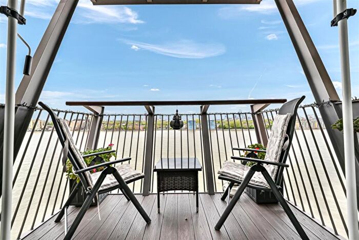 2 Bedroom Apartment For Sale In Vanguard Building, Millennium Harbour, E14