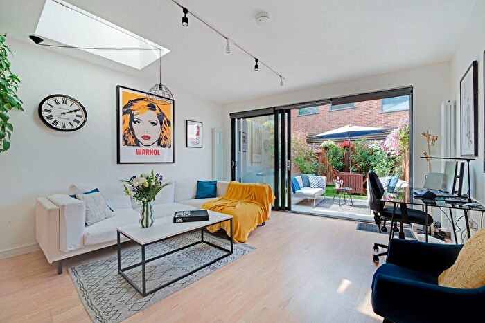 1 Bedroom Flat For Sale In Maple Road, Penge, London, SE20