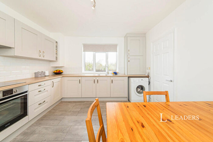 2 Bedroom Flat To Rent In Church Walk, Burgess Hill, West Sussex, RH15