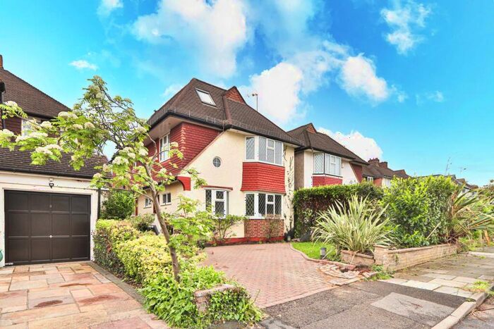 6 Bedroom Link Detached House To Rent In Fir Grove, Kingston Upon Thames, KT3