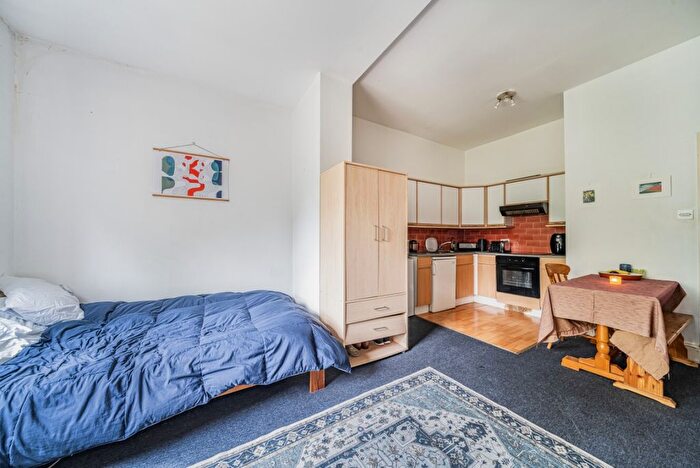 1 Bedroom Flat To Rent In Camden Road, London, N7