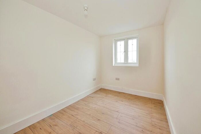 2 Bedroom Flat To Rent In Belgrave Road, IG1
