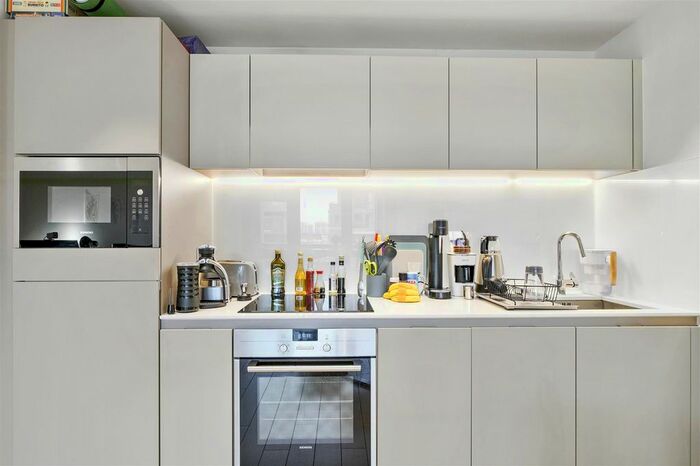 1 Bedroom Flat To Rent In Canalside Square, Angel, N1