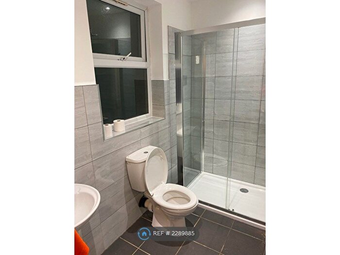 2 Bedroom Flat To Rent In Cavendish Road, London, SW12
