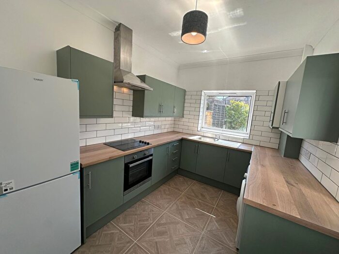 3 Bedroom Semi Detached House To Rent In Bedroom House – Alberta Road, Bush Hill Park, London, EN1