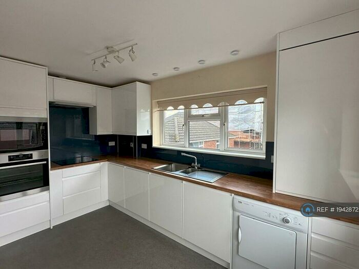 3 Bedroom Maisonette To Rent In Cranmore Lane, Aldershot, GU11