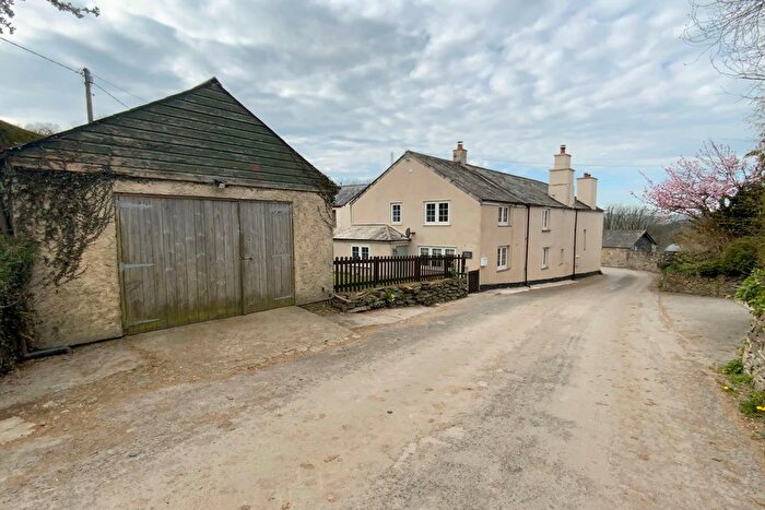 3 Bedroom Semi-Detached House To Rent In Townlake, Tavistock, PL19