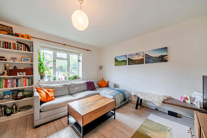 1 Bedroom Apartment For Sale In Lyall Avenue, London, SE21