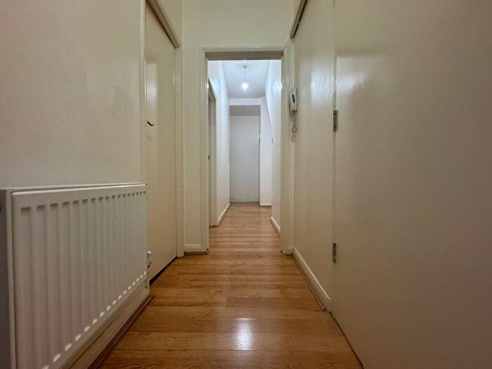 2 Bedroom Flat To Rent In Green Lanes, London, Area, N4