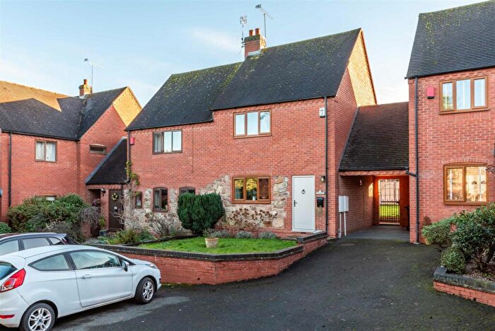 2 Bedroom Link Detached House For Sale In Hall Farm Close, Castle Donington, Derby, DE74