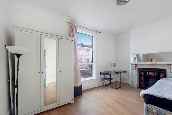 2 Bedroom Flat To Rent In Castelnau Road, London, SW13