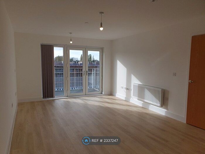 2 Bedroom Flat To Rent In Hobbs Way, Gloucester, GL2