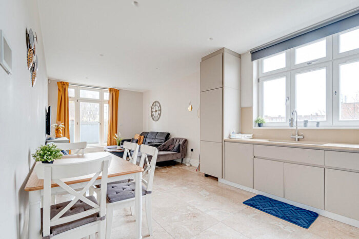 2 Bedroom Apartment To Rent In Brampton Grove, Hendon, London, NW4