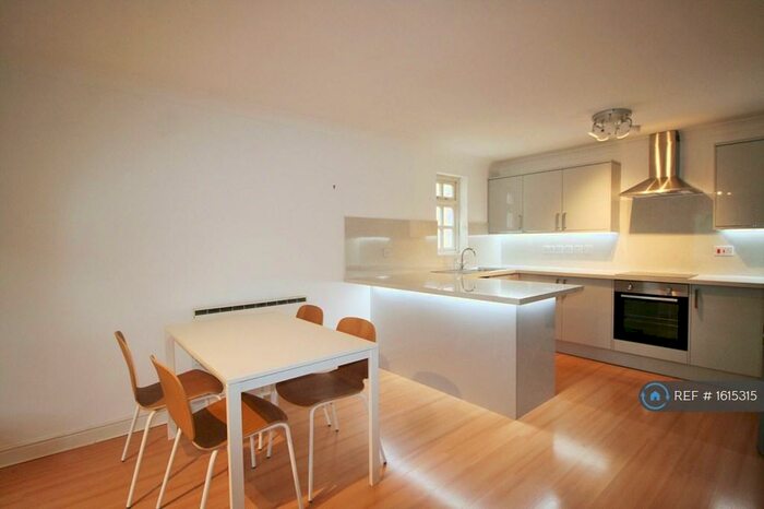 2 Bedroom Flat To Rent In Hadfield Close, Manchester, M14