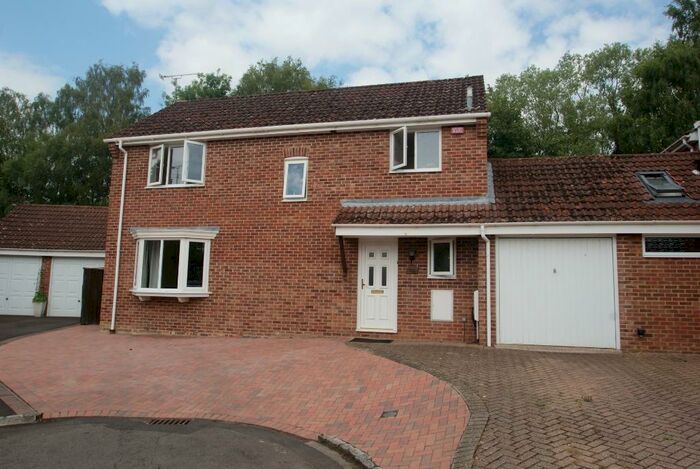4 Bedroom Link Detached House To Rent In Sainsbury Close, Andover, SP10