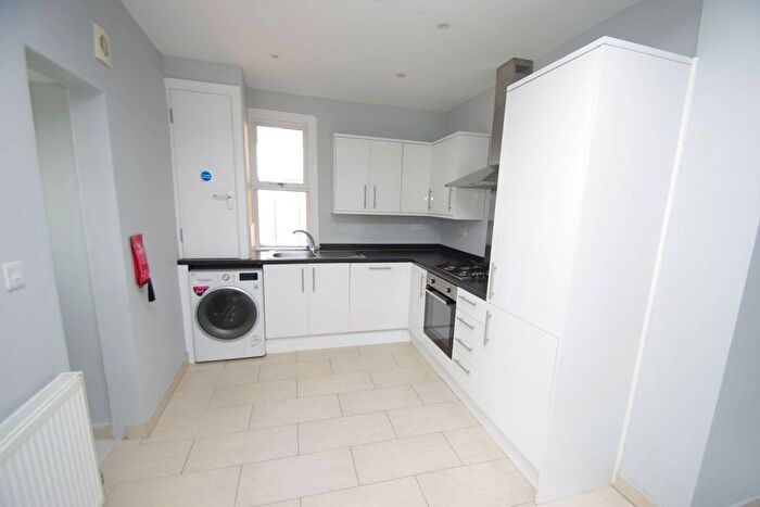 4 Bedroom Flat To Rent In Reading Court, Watford, WD17