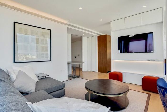 3 Bedroom Flat To Rent In Buckingham Gate, London, SW1E