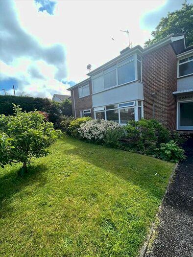 2 Bedroom Flat To Rent In Dansie Close, Parkstone, Poole, BH14