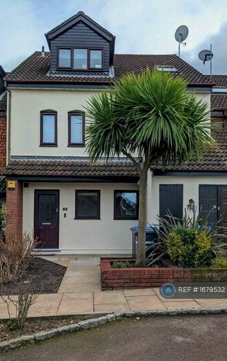 2 Bedroom Maisonette To Rent In Gabrielle Close, Wembley, HA9