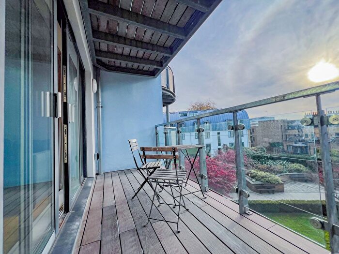 2 Bedroom Flat To Rent In Owen Street, London, EC1V