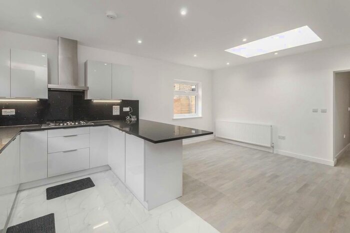 2 Bedroom Flat To Rent In Overdale Road, London W5