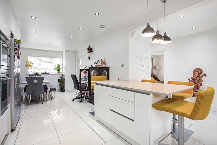 4 Bedroom Detached House For Sale In Worple Road, Staines-Upon-Thames, Surrey, TW18