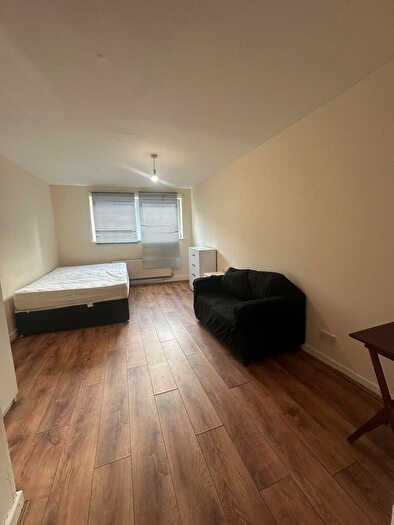 Studio To Rent In Flat D, Guildford House, - Guildford Street, Luton, LU1
