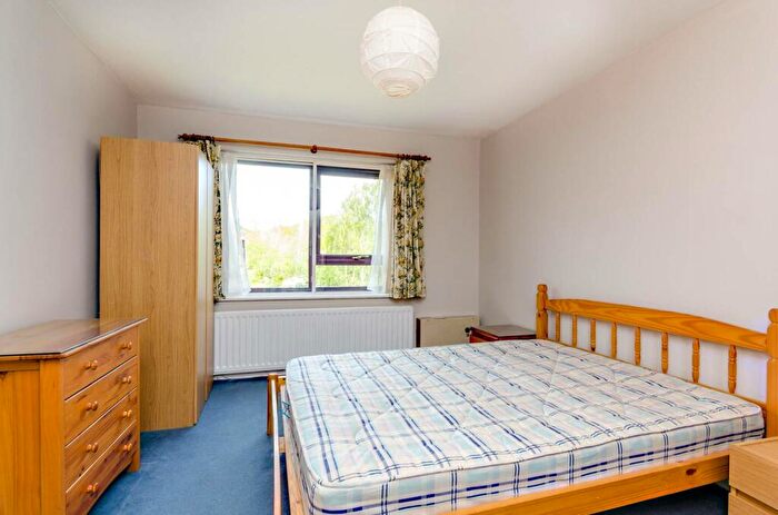 1 Bedroom Flat For Sale In Mulberry Court, Merrow, Guildford, GU4