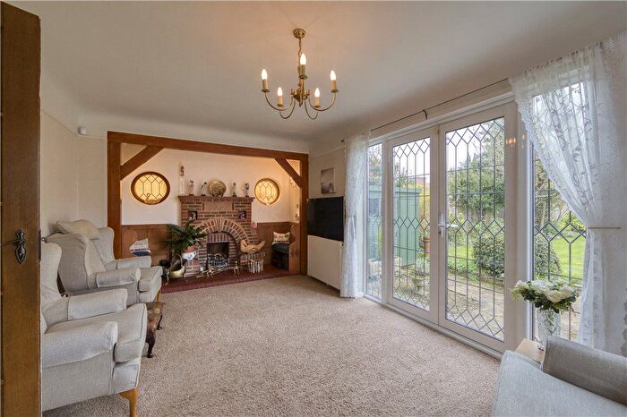 4 Bedroom Detached House For Sale In Woodlands Avenue, New Malden, KT3