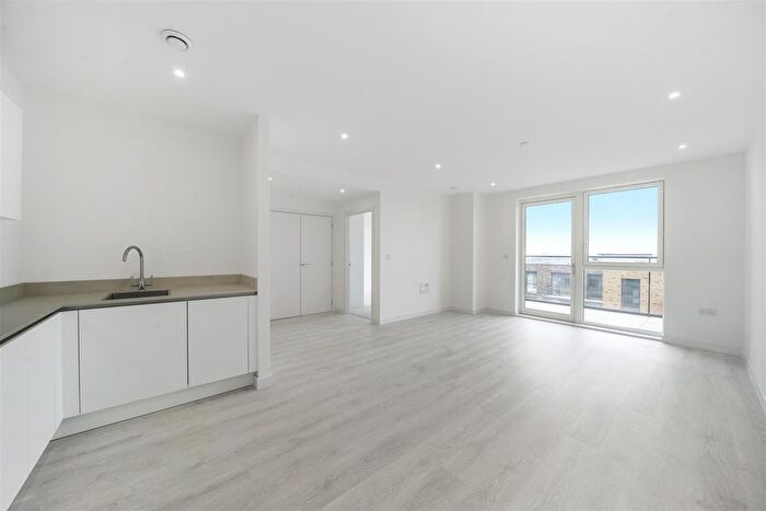 1 Bedroom Flat To Rent In Barratt House, Prince Regent Road, Hounslow, TW3