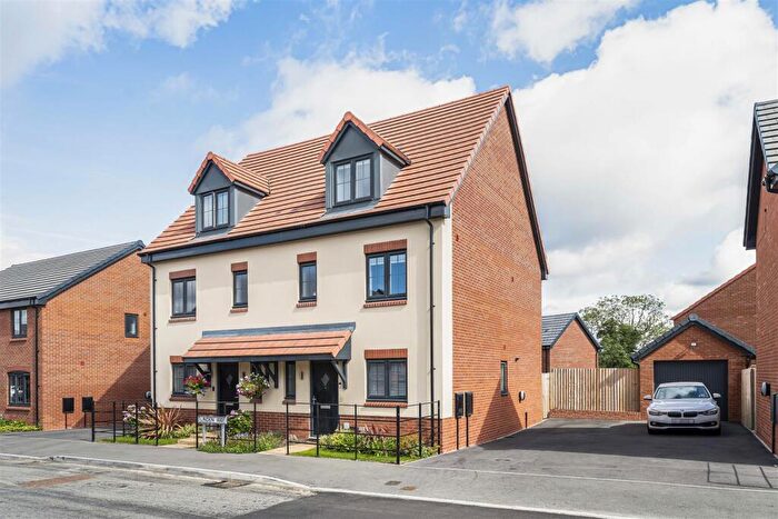 3 Bedroom Semi-Detached House For Sale In , Linden Way, Daventry, NN11