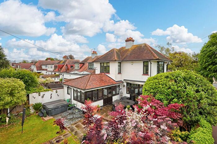 4 Bedroom Detached House For Sale In Parkanaur Avenue, Southend-On-Sea, SS1