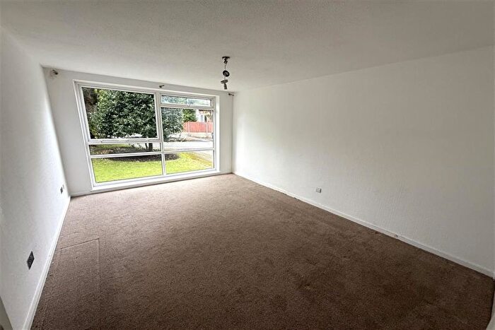 2 Bedroom Flat To Rent In Harboro Road, Sale, M33