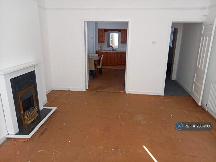 1 Bedroom Flat To Rent In Park Road North, Birkenhead, CH41