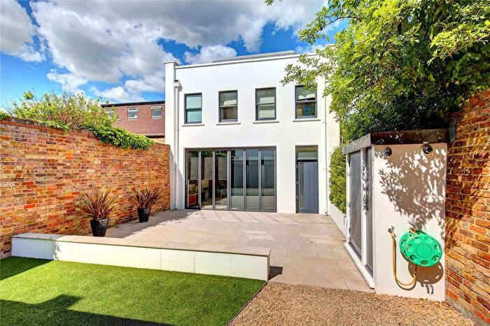 2 Bedroom Property To Rent In Kingston Road, Wimbledon, SW19