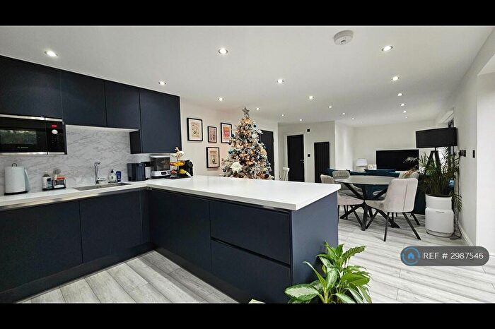 2 Bedroom Flat To Rent In Finchingfield Avenue, Woodford Green, IG8