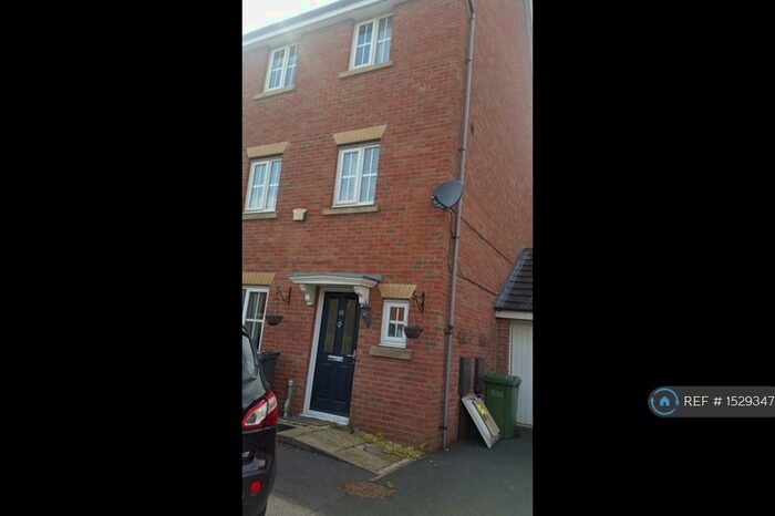 5 Bedroom Semi-Detached House To Rent In Laxton Grove, Solihull, B91