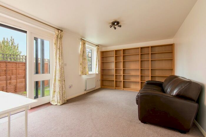 1 Bedroom Flat To Rent In Styles Gardens, London, SW9
