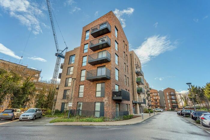 2 Bedroom Flat To Rent In Riverwell Close, Watford, WD18