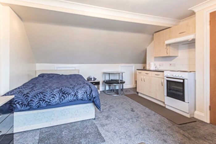 Studio To Rent In Hall Road, Isleworth, TW7