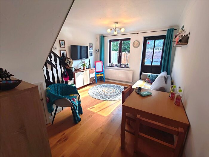1 Bedroom End Of Terrace House For Sale In Rodmell Close, Hayes, Greater London, UB4