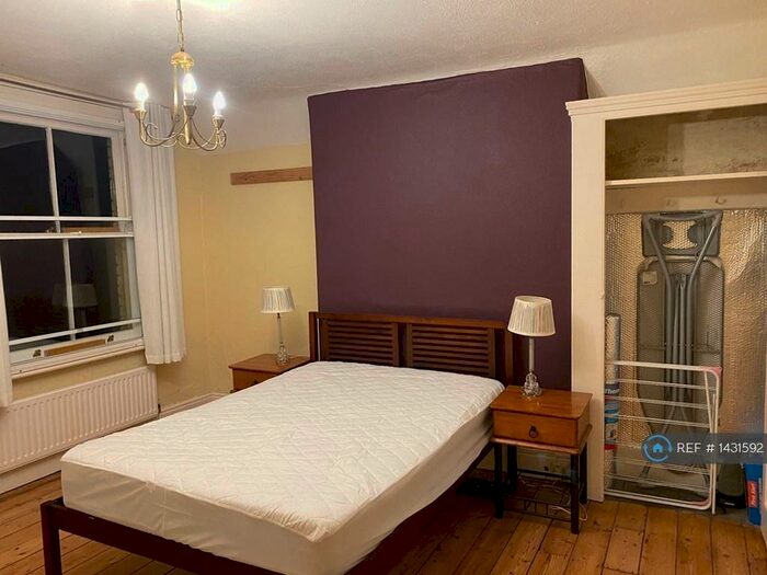 1 Bedroom Flat To Rent In Warwick Avenue, Bedford, MK40