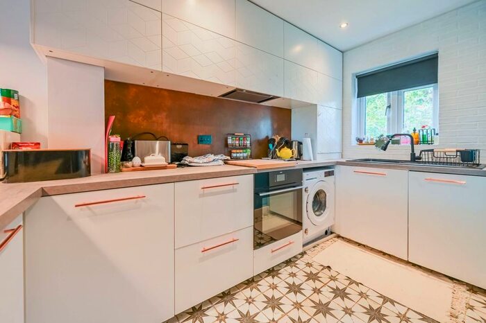 2 Bedroom Property To Rent In Hopkins Close, Muswell Hill, London, N10