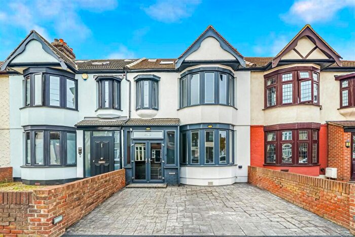 5 Bedroom House For Sale In Dawlish Drive, Ilford, IG3